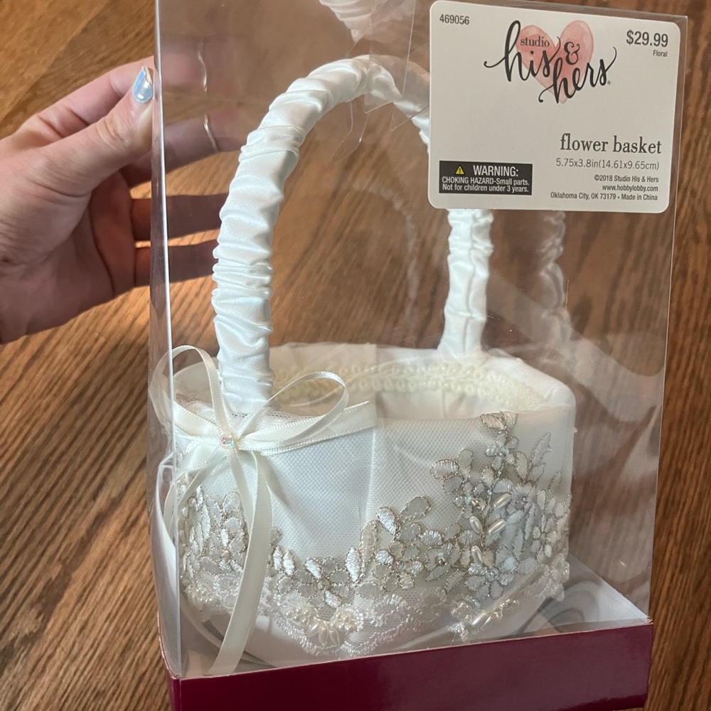 Flower girl basket, lace, off white